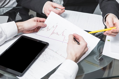 欠缺指标性数据公布市况淡静